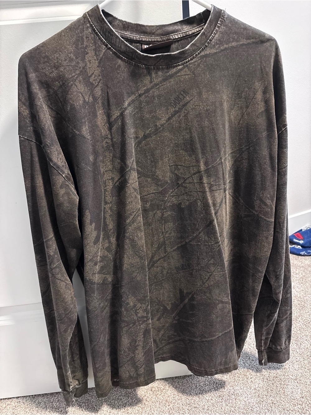 Darlin' Graphic Long Sleeve Tee - Black/Brown Camo